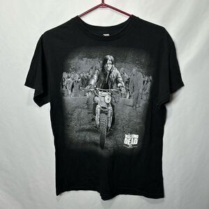 Men’s Walking Dead shirt M